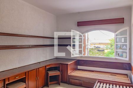 Casa à venda com 250m², 3 quartos e 3 vagas Casa à venda com 250m², 3 quartos e 3 vagasQuarto 2