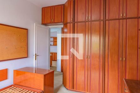 Casa à venda com 250m², 3 quartos e 3 vagas Casa à venda com 250m², 3 quartos e 3 vagasQuarto 2