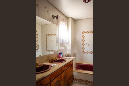 Casa à venda com 726m², 3 quartos e 4 vagasBanheiro suite