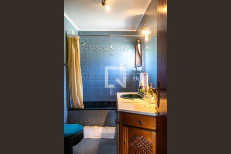 Casa à venda com 726m², 3 quartos e 4 vagasBanheiro suite 2