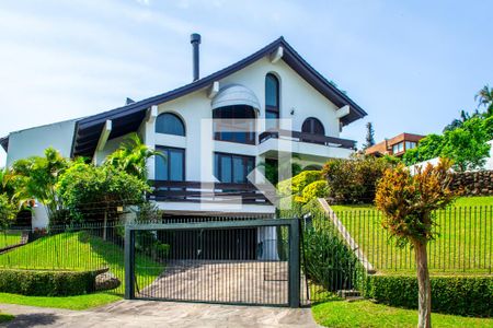 Casa à venda com 726m², 3 quartos e 4 vagasFachada