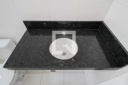 Casa à venda com 102m², 2 quartos e 4 vagasDetalhe Banheiro - Suíte 1