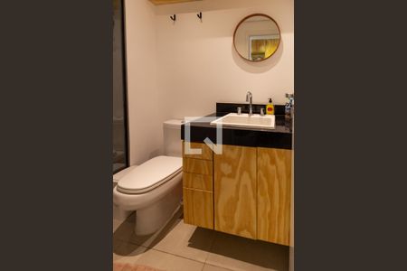 Banheiro de kitnet/studio para alugar com 1 quarto, 25m² em Pompeia, São Paulo