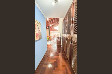 Casa à venda com 339m², 3 quartos e 5 vagasCorredor