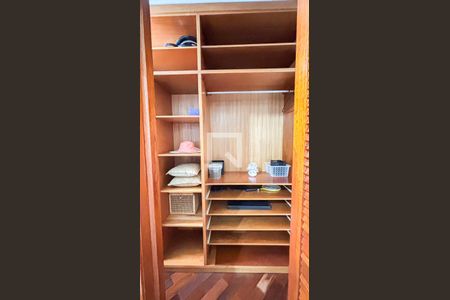 Casa à venda com 339m², 3 quartos e 5 vagasSuíte 2 - Closet