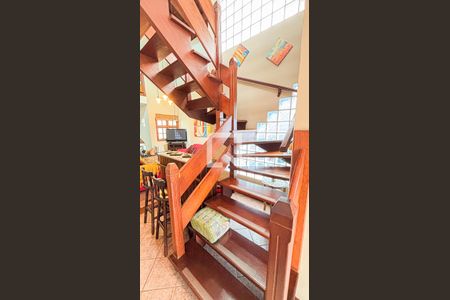 Casa à venda com 339m², 3 quartos e 5 vagasEscada