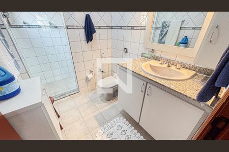 Casa à venda com 339m², 3 quartos e 5 vagasBanheiro da Suíte 2