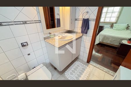 Casa à venda com 339m², 3 quartos e 5 vagasBanheiro da Suíte 2