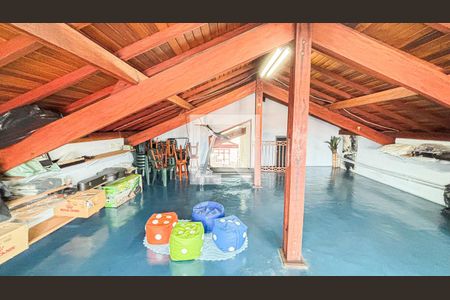 Casa à venda com 339m², 3 quartos e 5 vagasSótão