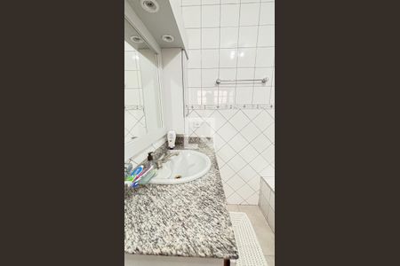 Casa à venda com 339m², 3 quartos e 5 vagasBanheiro da Suíte 1