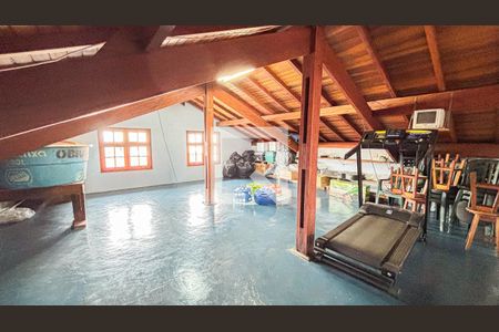 Casa à venda com 339m², 3 quartos e 5 vagasSótão