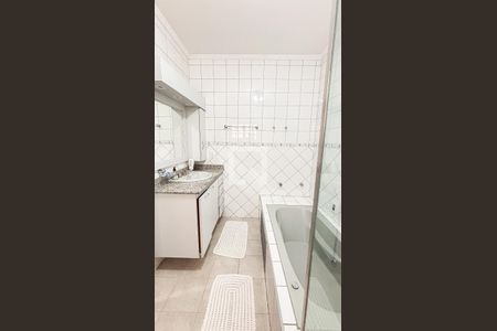 Casa à venda com 339m², 3 quartos e 5 vagasBanheiro da Suíte 1