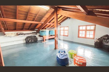 Casa à venda com 339m², 3 quartos e 5 vagasSótão