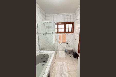 Casa à venda com 339m², 3 quartos e 5 vagasBanheiro da Suíte 1