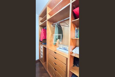 Casa à venda com 339m², 3 quartos e 5 vagasSuíte 3 - Closet 