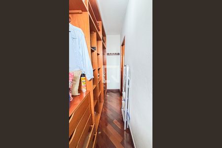 Casa à venda com 339m², 3 quartos e 5 vagasSuíte 2 - Closet