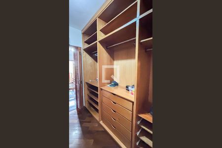 Casa à venda com 339m², 3 quartos e 5 vagasSuite 1 - Closet