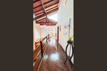 Casa à venda com 339m², 3 quartos e 5 vagasCorredor