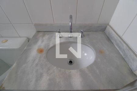 Apartamento à venda com 65m², 2 quartos e 2 vagasPia banheiro comum