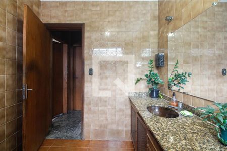 Casa à venda com 272m², 3 quartos e 5 vagasBanheiro Social 