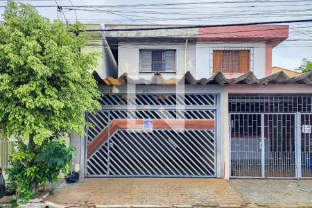 Casa à venda com 181m², 3 quartos e 2 vagasFachada