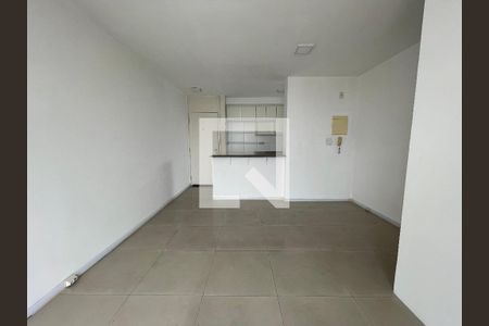 Sala de apartamento para alugar com 3 quartos, 70m² em Rio Pequeno, São Paulo
