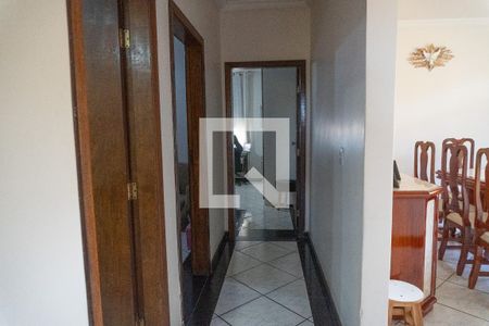 Casa à venda com 360m², 3 quartos e 3 vagasCorredor