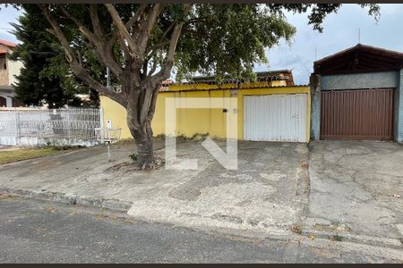 Casa à venda com 360m², 3 quartos e 3 vagasFachada