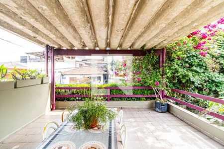 Casa à venda com 180m², 3 quartos e 2 vagas Casa à venda com 180m², 3 quartos e 2 vagasVaranda