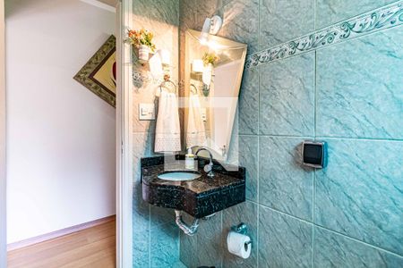 Casa à venda com 180m², 3 quartos e 2 vagas Casa à venda com 180m², 3 quartos e 2 vagasBanheiro social