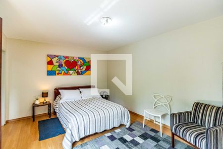 Casa à venda com 180m², 3 quartos e 2 vagas Casa à venda com 180m², 3 quartos e 2 vagasSuite