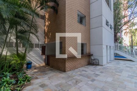 Apartamento à venda com 163m², 3 quartos e 3 vagas Apartamento à venda com 163m², 3 quartos e 3 vagasÁrea comum - Piscina