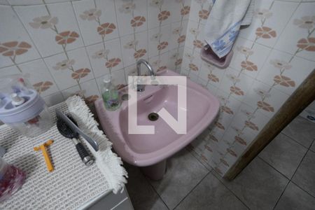 Casa à venda com 240m², 2 quartos e 2 vagasBanheiro 