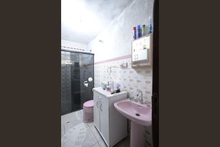 Casa à venda com 240m², 2 quartos e 2 vagasBanheiro 