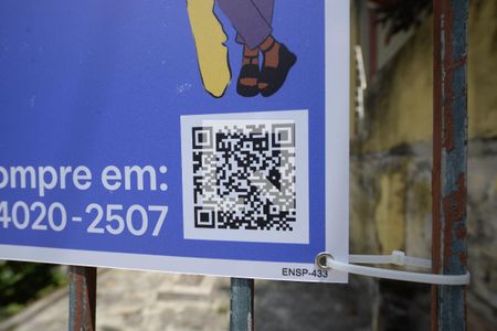 Casa à venda com 240m², 2 quartos e 2 vagasPlaquinha