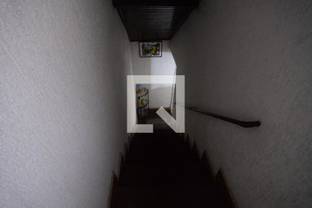 Casa à venda com 240m², 2 quartos e 2 vagasEscada