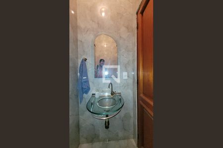 Casa à venda com 280m², 5 quartos e 3 vagas Casa à venda com 280m², 5 quartos e 3 vagasLavabo