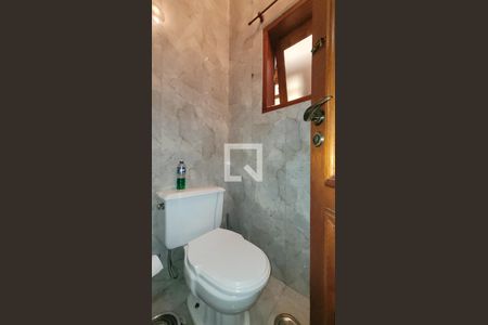 Casa à venda com 280m², 5 quartos e 3 vagas Casa à venda com 280m², 5 quartos e 3 vagasLavabo