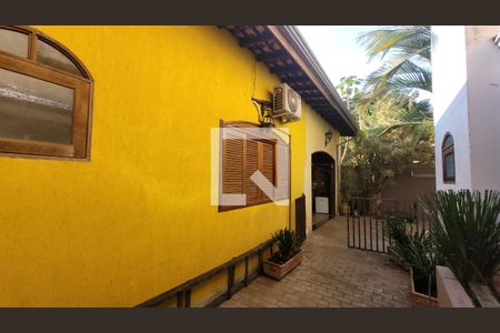 Casa à venda com 280m², 5 quartos e 3 vagas Casa à venda com 280m², 5 quartos e 3 vagasQuintal