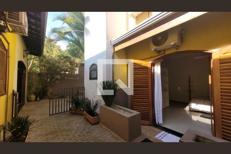 Casa à venda com 280m², 5 quartos e 3 vagas Casa à venda com 280m², 5 quartos e 3 vagasQuintal