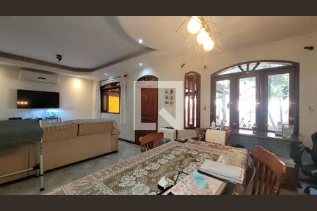 Sala de casa à venda com 5 quartos, 280m² em Vila São João, Campinas