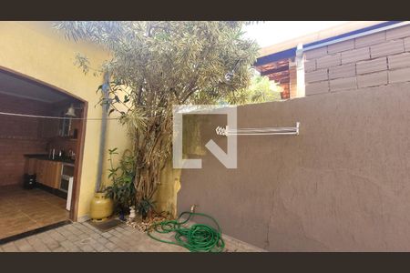 Casa à venda com 280m², 5 quartos e 3 vagas Casa à venda com 280m², 5 quartos e 3 vagasQuintal