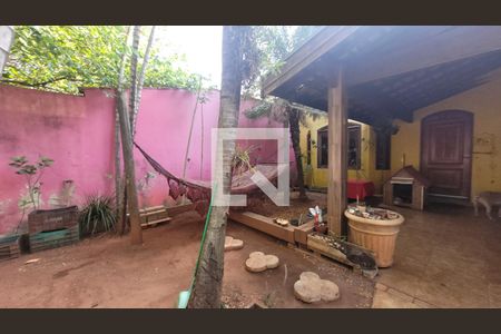 Casa à venda com 280m², 5 quartos e 3 vagas Casa à venda com 280m², 5 quartos e 3 vagasGaragem