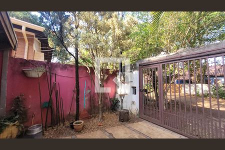 Casa à venda com 280m², 5 quartos e 3 vagas Casa à venda com 280m², 5 quartos e 3 vagasGaragem