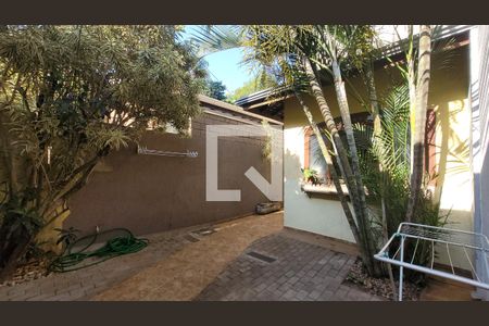 Casa à venda com 280m², 5 quartos e 3 vagas Casa à venda com 280m², 5 quartos e 3 vagasQuintal