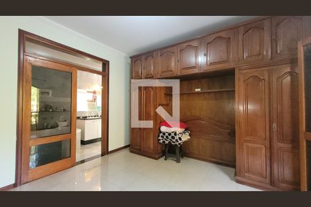 Casa à venda com 280m², 5 quartos e 3 vagas Casa à venda com 280m², 5 quartos e 3 vagasSuíte 2