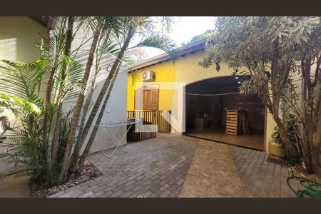 Casa à venda com 280m², 5 quartos e 3 vagas Casa à venda com 280m², 5 quartos e 3 vagasQuintal
