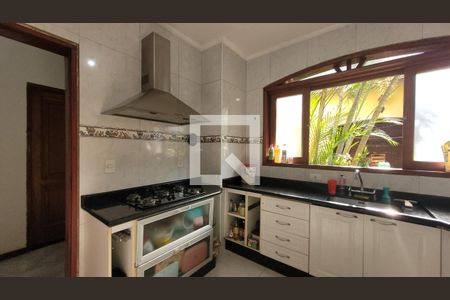 Casa à venda com 280m², 5 quartos e 3 vagas Casa à venda com 280m², 5 quartos e 3 vagasCozinha