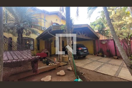 Casa à venda com 280m², 5 quartos e 3 vagas Casa à venda com 280m², 5 quartos e 3 vagasGaragem