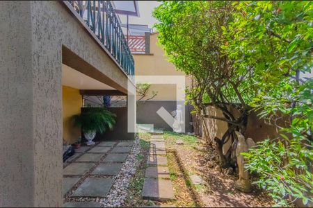 Casa à venda com 206m², 3 quartos e 4 vagasQuintal